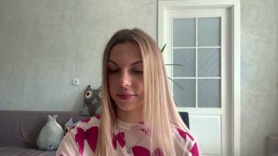 NydiaYauck live cam on Cam4