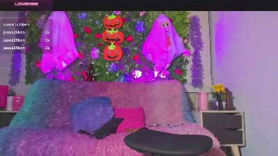 Nyra_Queen live cam on Cam4