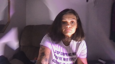 OFCreamBee live cam on Cam4