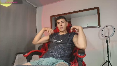 ONE_DAVID live cam on Cam4