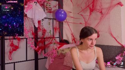 OdetteDredge live cam on Cam4