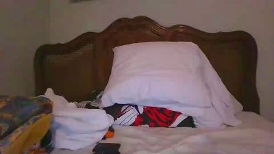 Offwhiteclouds live cam on Cam4
