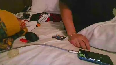 Offwhiteclouds live cam on Cam4