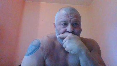 OiganJohn live cam on Cam4