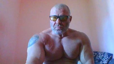 OiganJohn live cam on Cam4