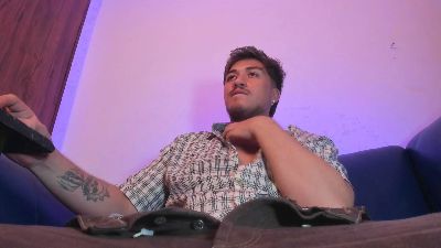 Oilmen22 live cam on Cam4