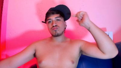 Oilmen22 live cam on Cam4