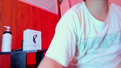 Oilmen22 live cam on Cam4