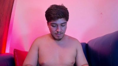 Oilmen22 live cam on Cam4