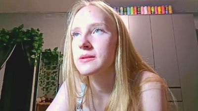 OletaGuderian live cam on Cam4