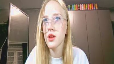 OletaGuderian live cam on Cam4