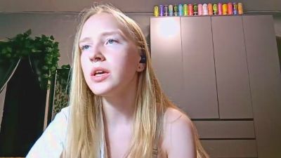 OletaGuderian live cam on Cam4