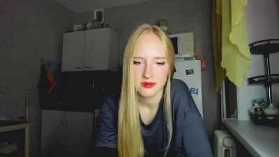 OletaGuderian live cam on Cam4