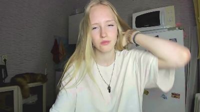 OletaGuderian live cam on Cam4