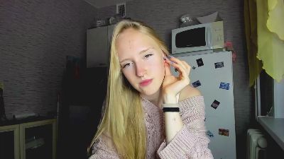 OletaGuderian live cam on Cam4