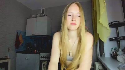 OletaGuderian live cam on Cam4