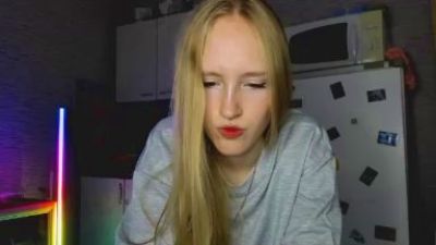OletaGuderian live cam on Cam4