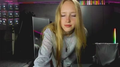 OletaGuderian live cam on Cam4