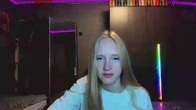 OletaGuderian live cam on Cam4