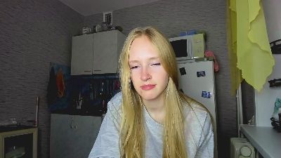 OletaGuderian live cam on Cam4