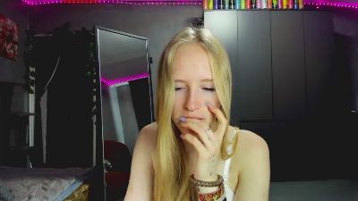 OletaGuderian live cam on Cam4