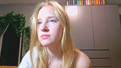 OletaGuderian live cam on Cam4