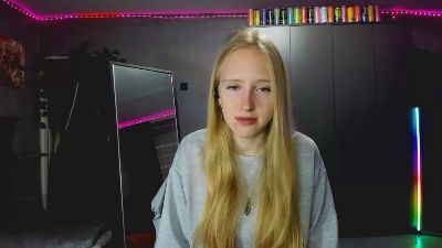 OletaGuderian live cam on Cam4