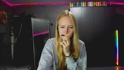 OletaGuderian live cam on Cam4