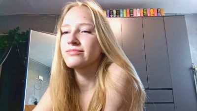 OletaGuderian live cam on Cam4