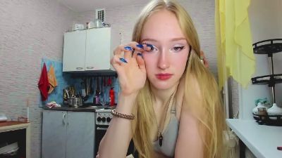 OletaGuderian live cam on Cam4
