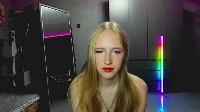 OletaGuderian live cam on Cam4