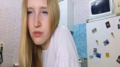 OletaGuderian live cam on Cam4