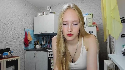 OletaGuderian live cam on Cam4