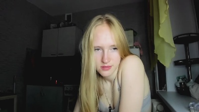 OletaGuderian live cam on Cam4