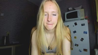 OletaGuderian live cam on Cam4