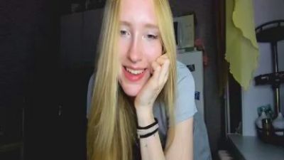 OletaGuderian live cam on Cam4