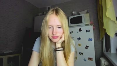 OletaGuderian live cam on Cam4