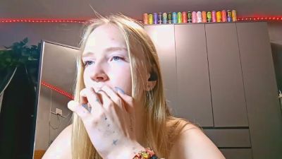 OletaGuderian live cam on Cam4