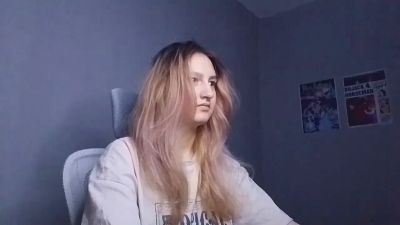 OlimpiaKolmer live cam on Cam4
