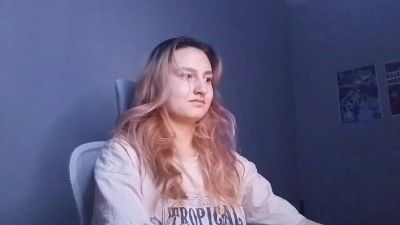OlimpiaKolmer live cam on Cam4
