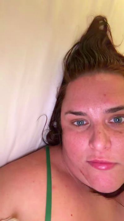 Olivia1992 live cam on Cam4