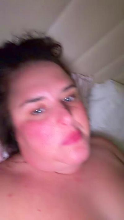 Olivia1992 live cam on Cam4