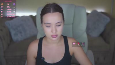 OliviaMore live cam on Cam4