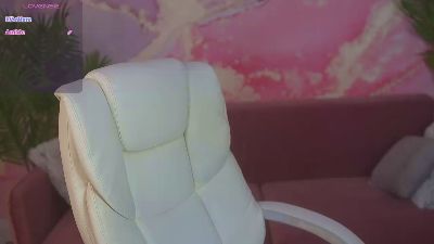 OliviaMore live cam on Cam4