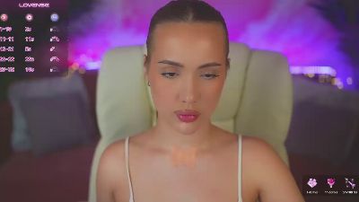 OliviaMore live cam on Cam4