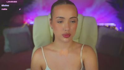 OliviaMore live cam on Cam4