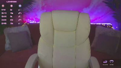 OliviaMore live cam on Cam4
