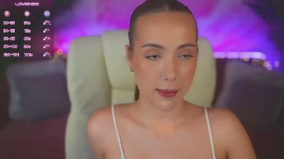 OliviaMore live cam on Cam4