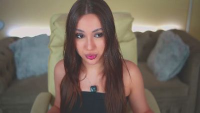 OliviaMore live cam on Cam4