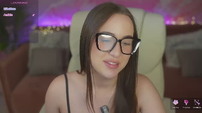 OliviaMore live cam on Cam4